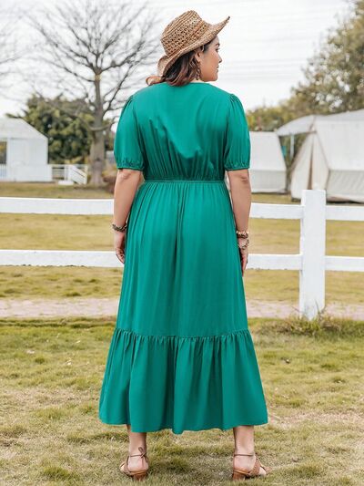 Robe Grande Taille à Col en V, Manches Courtes et Ourlet Volanté