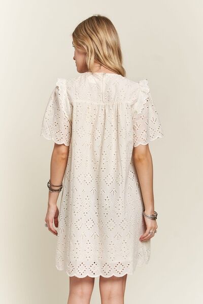 Robe ADORA à encolure ronde, à œillets et à volants