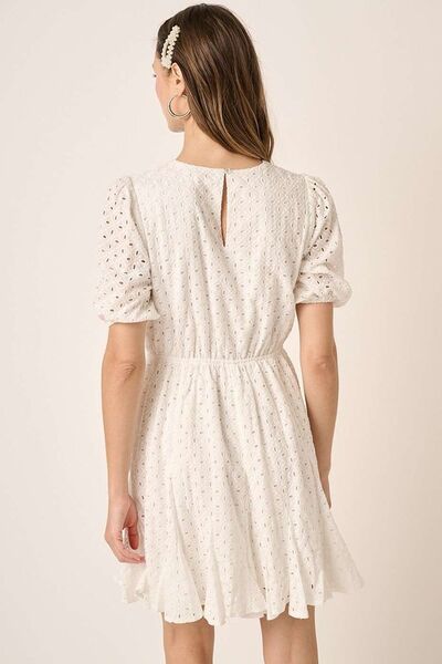 Robe courte Mittoshop à col rond, œillets et manches bouffantes