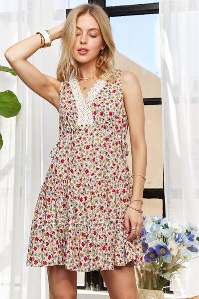 ADORA Ärmelloses Mini-Kleid mit V-Ausschnitt und Spitze